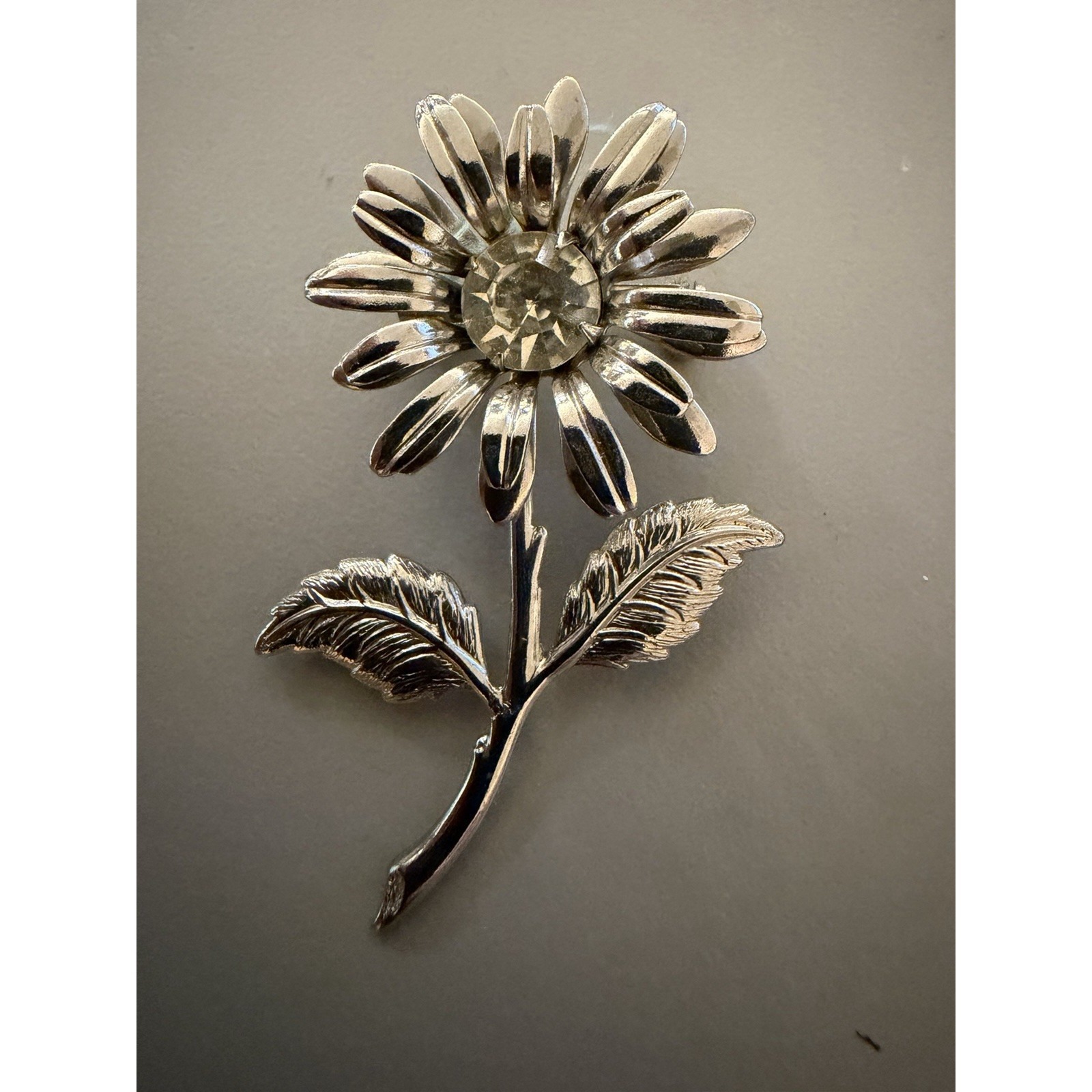 Vintage Mid Century 3 D Silver Toned Rhinestone Center Flower Pin Brooch 13$